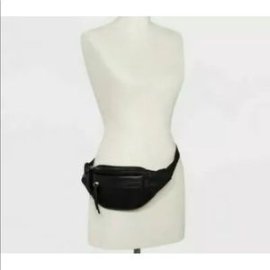 Wild Fable Black Fanny Pack Zip Closure Bag CC-9